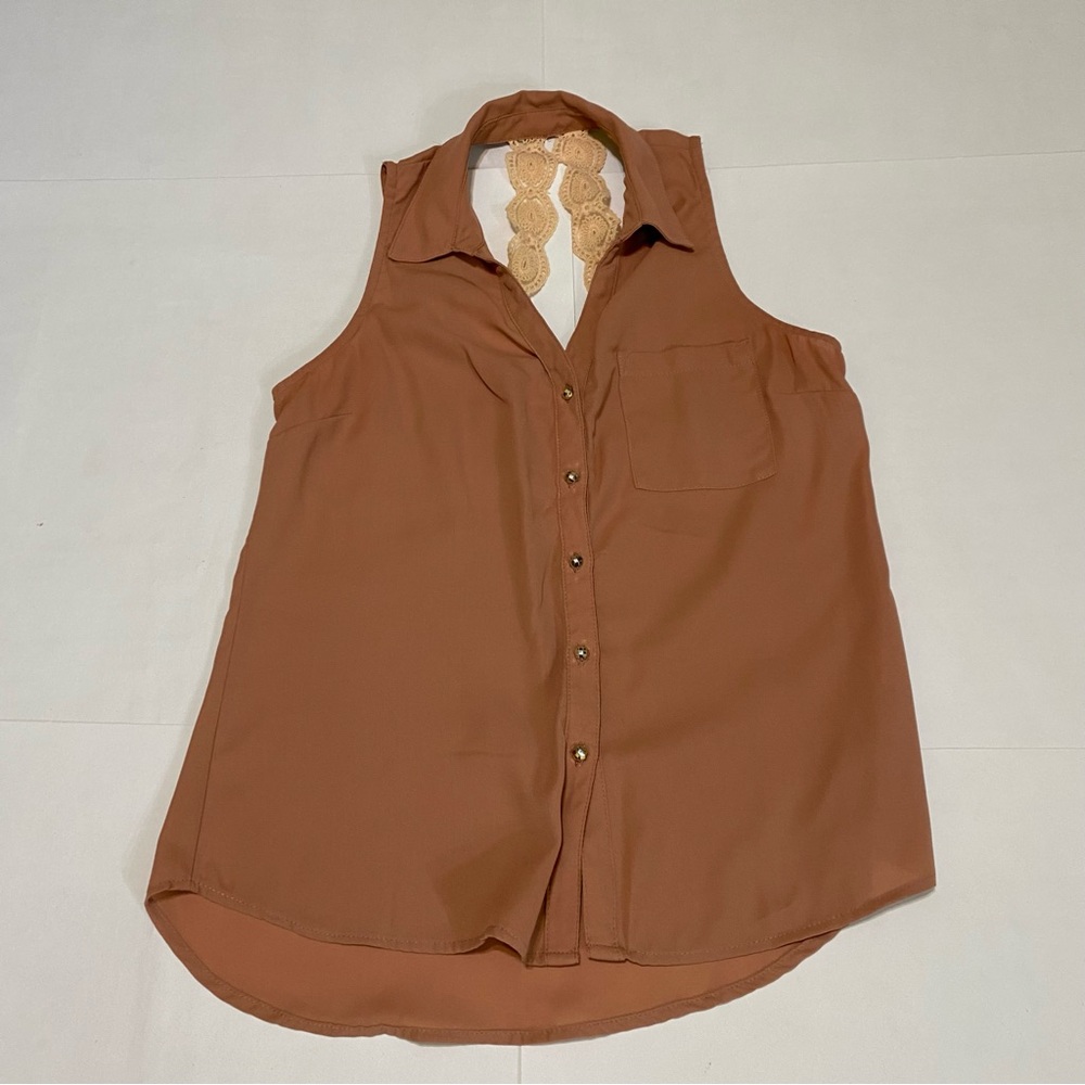 35. ⭐️Charlotte Russe Rust Pink Sleeveless Button Down Blouse - Picture 2 of 7